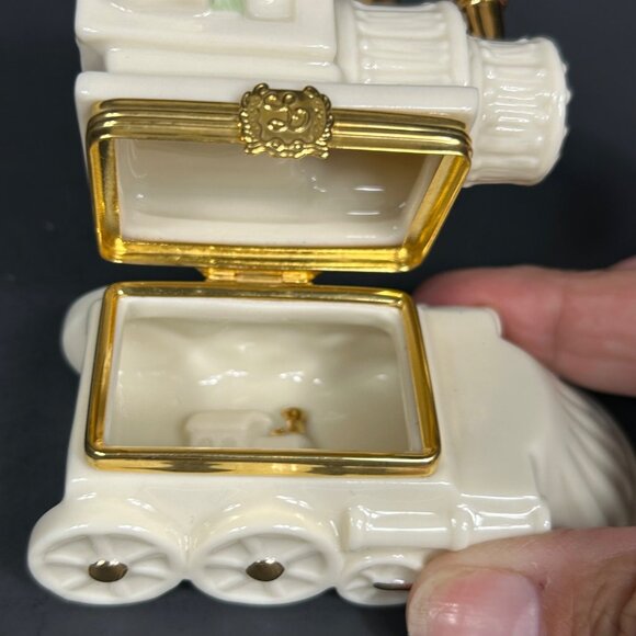 Lenox All Aboard Treasure Box Train With Gold Accents & Bear Conductor - Picture 6 of 14